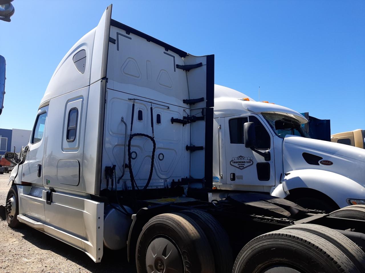Image 3 of 2020 FREIGHTLINER CASCADIA 126  2020 with VIN 3AKJHHDR0LSLT1245