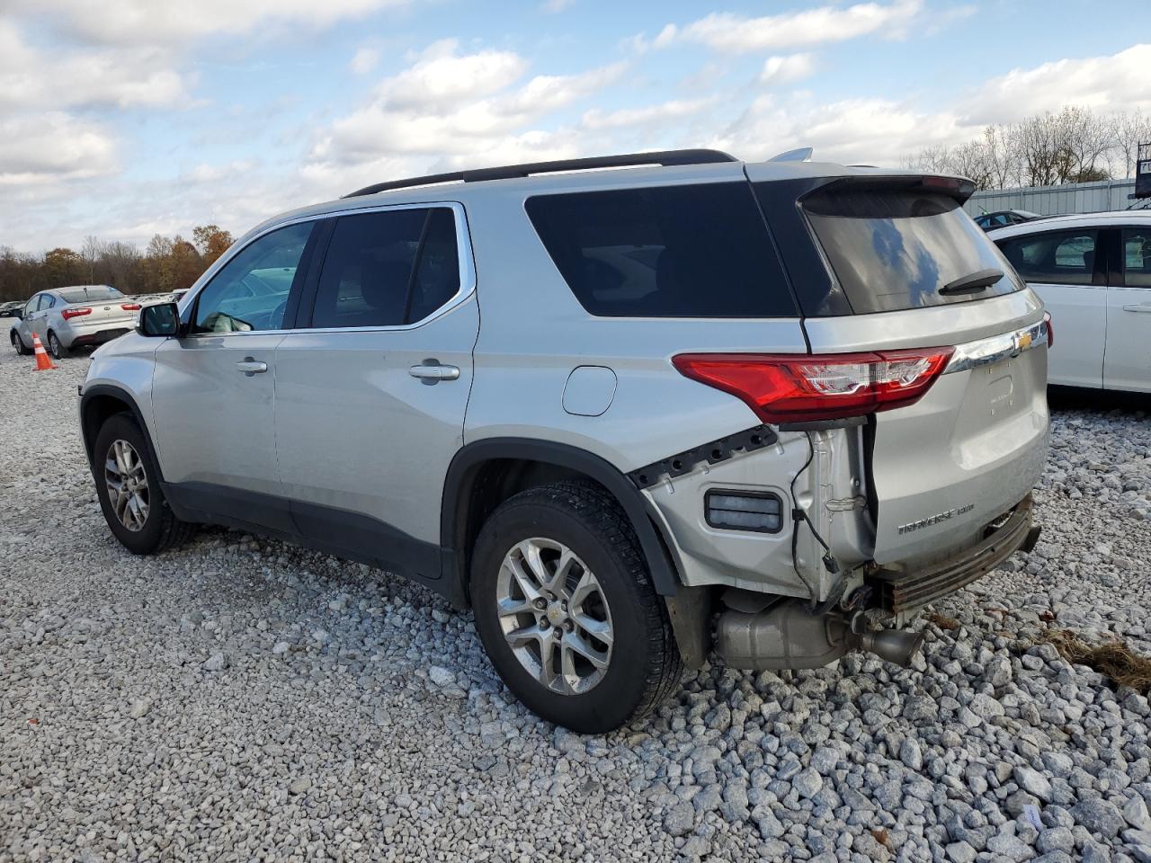 Изображение 2 2019 CHEVROLET TRAVERSE LT 2019 с VIN 1GNEVGKW1KJ212718