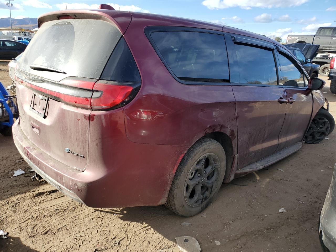 Image 3 of 2022 CHRYSLER PACIFICA HYBRID LIMITED 2022 with VIN 2C4RC1S73NR216338
