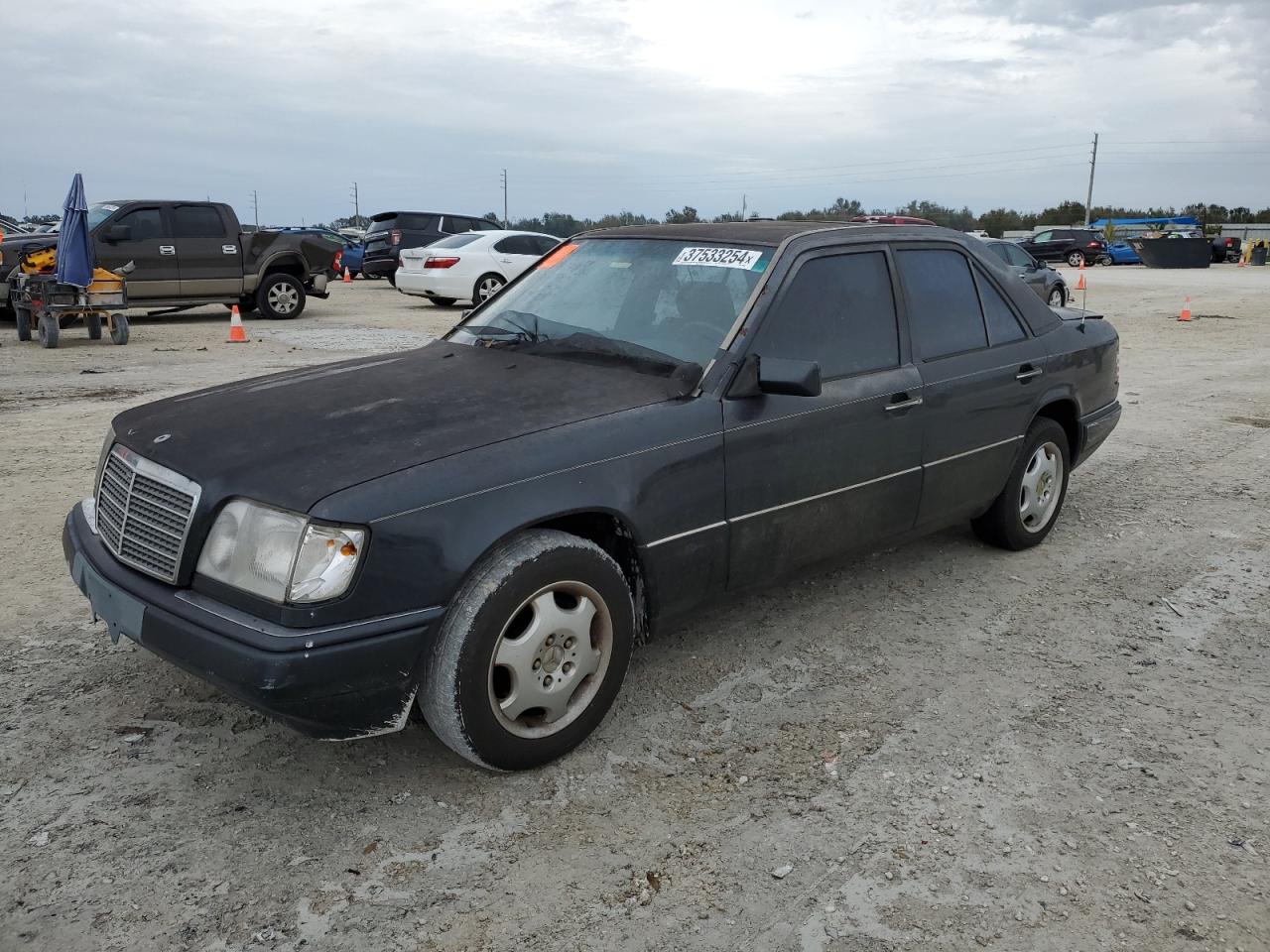 Image 1 of 1995 MERCEDES-BENZ E 300D 1995 with VIN WDBEB31EXSC266945