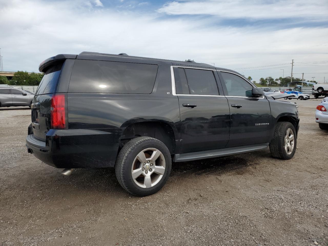 Image 3 of 2015 CHEVROLET SUBURBAN C1500 LT 2015 with VIN 1GNSCJKC7FR305858