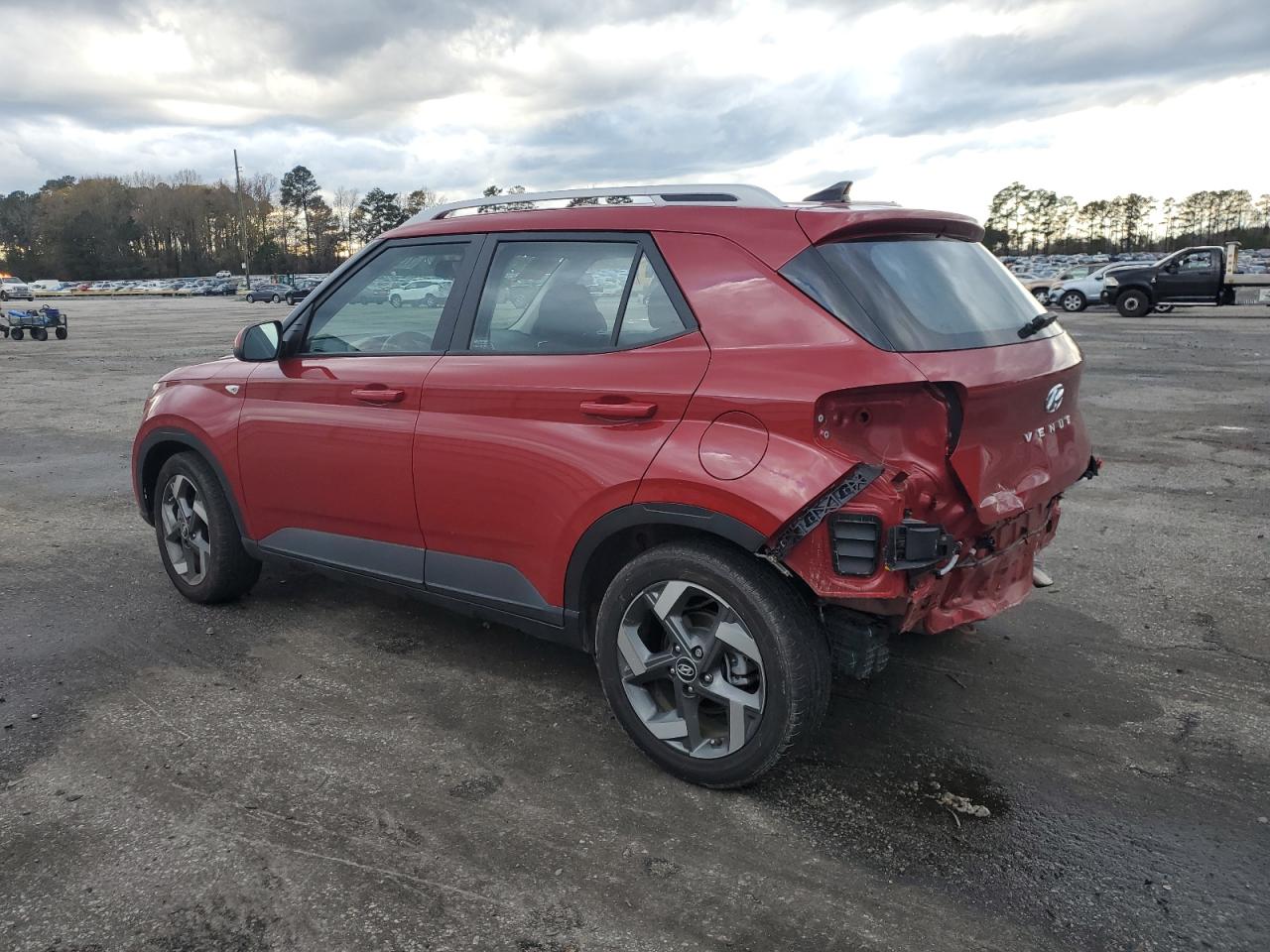 Image 2 of 2022 HYUNDAI VENUE SEL 2022 with VIN KMHRC8A37NU207101