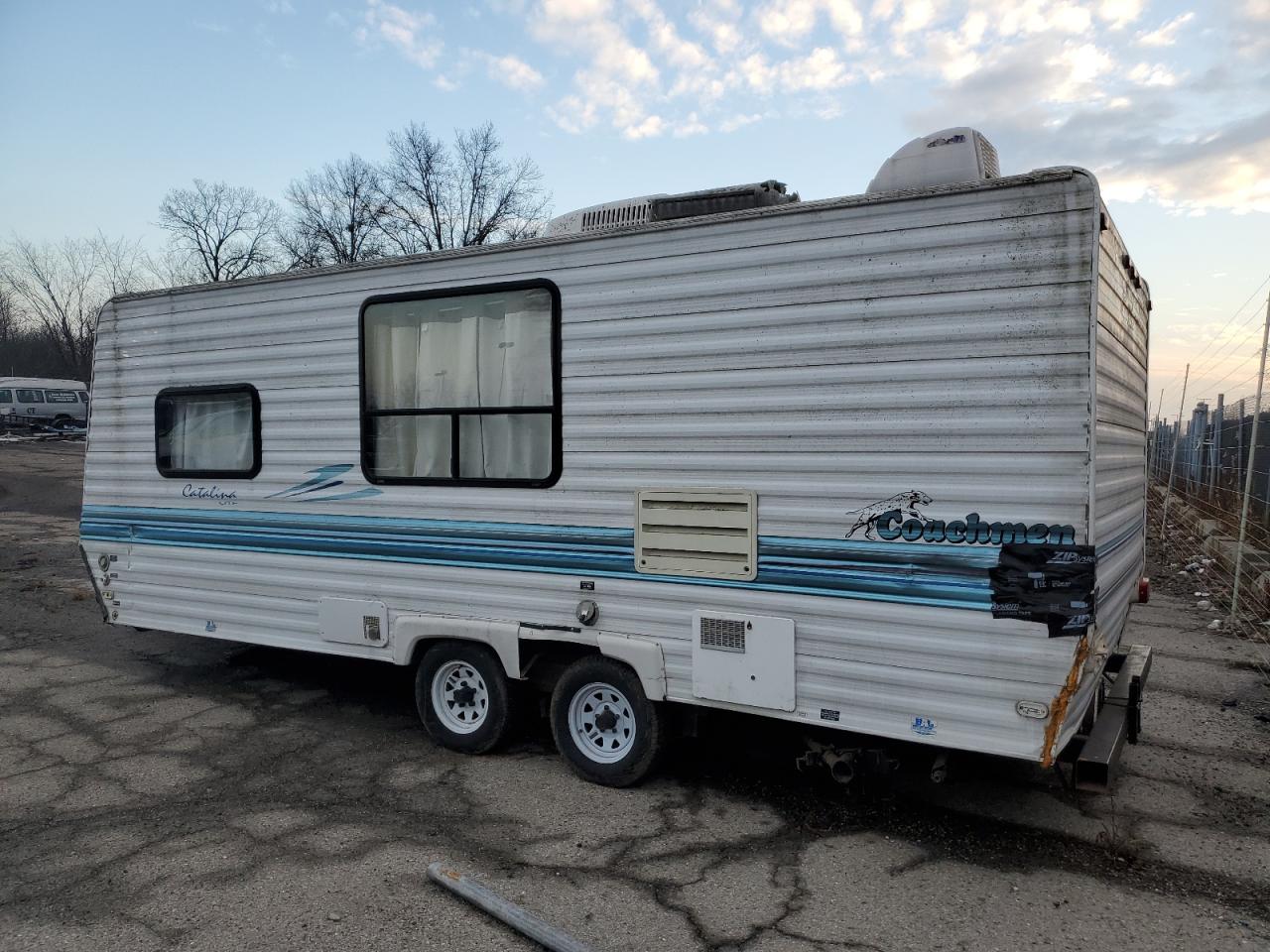 Image 3 of 1999 COACH TRAILER 1999 with VIN 1TC2B0377X1202774