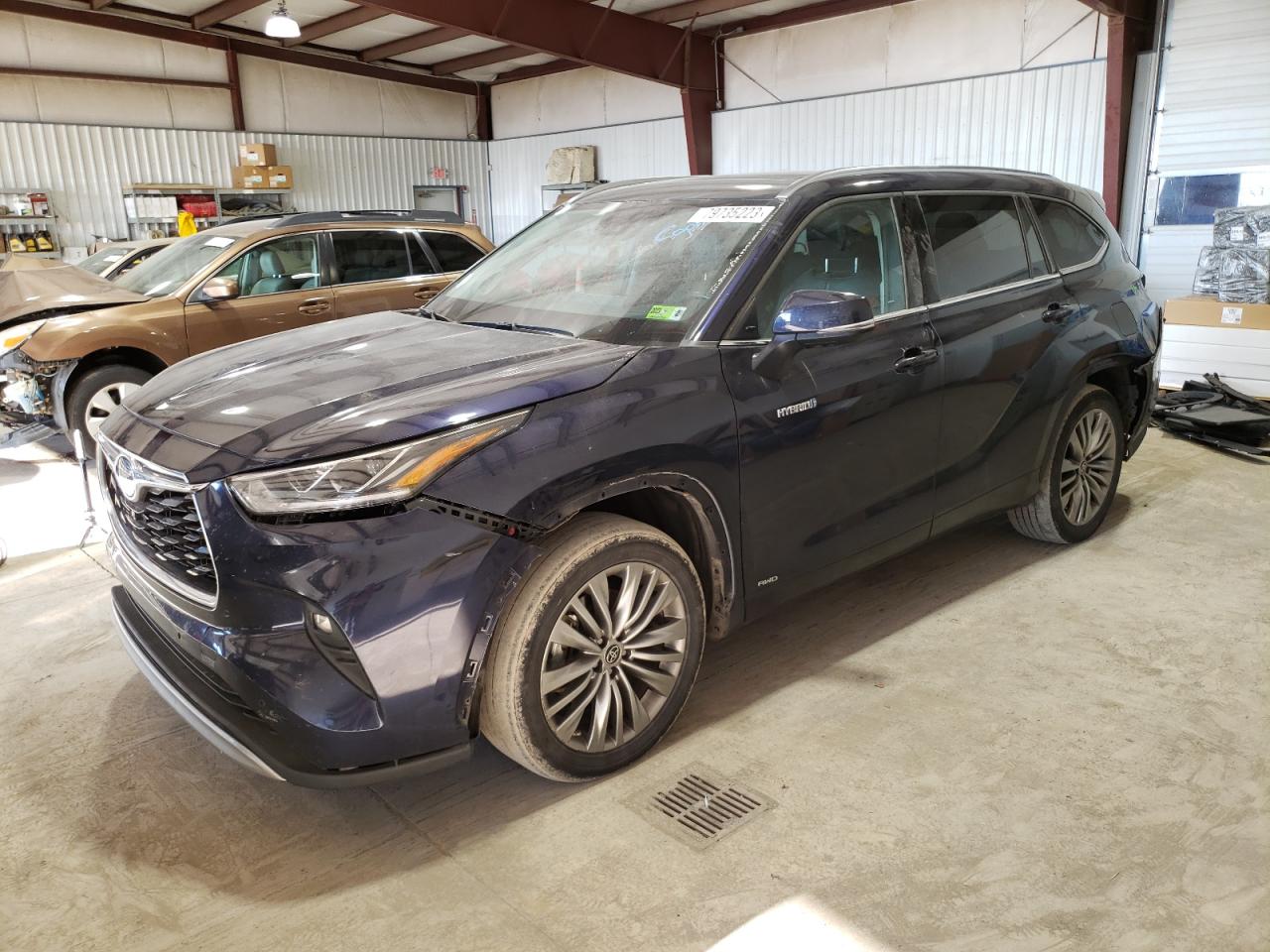 Obraz 1 z 2021 TOYOTA HIGHLANDER HYBRID PLATINUM 2021 z VIN 5TDEBRCHXMS069593