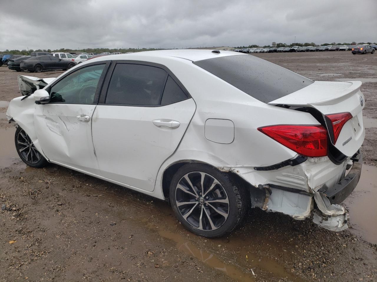 Изображение 2 2018 TOYOTA COROLLA L 2018 с VIN 5YFBURHE3JP761825