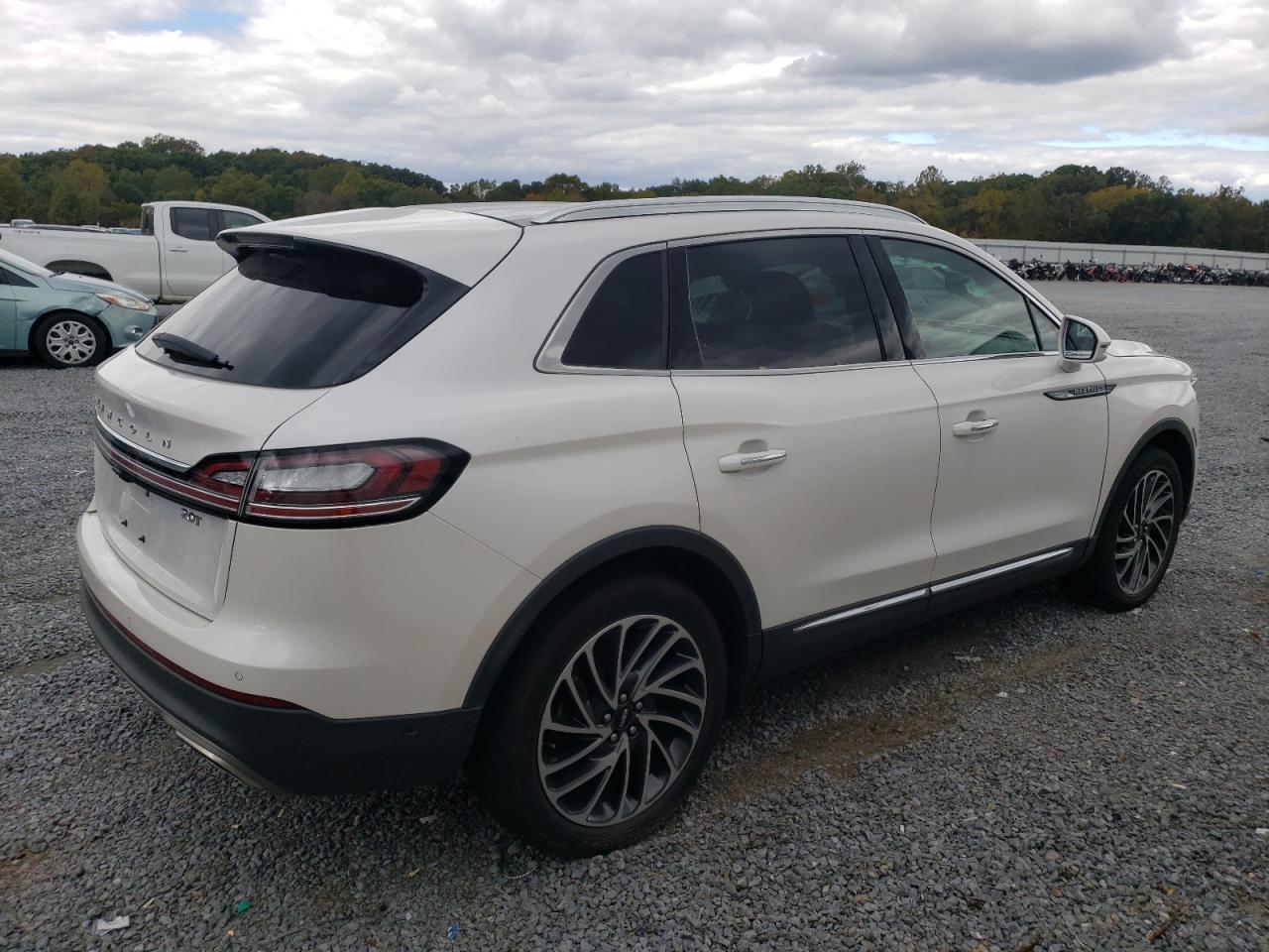 Изображение 3 Lincoln Nautilus Reserve 2019 с VIN 2LMPJ6L98KBL18247