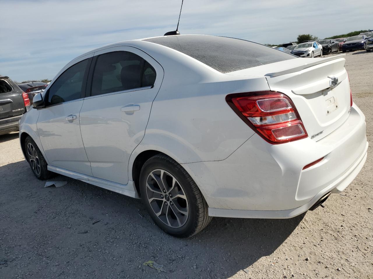 Изображение 2 2020 CHEVROLET SONIC LT 2020 с VIN 1G1JD5SB9L4115447