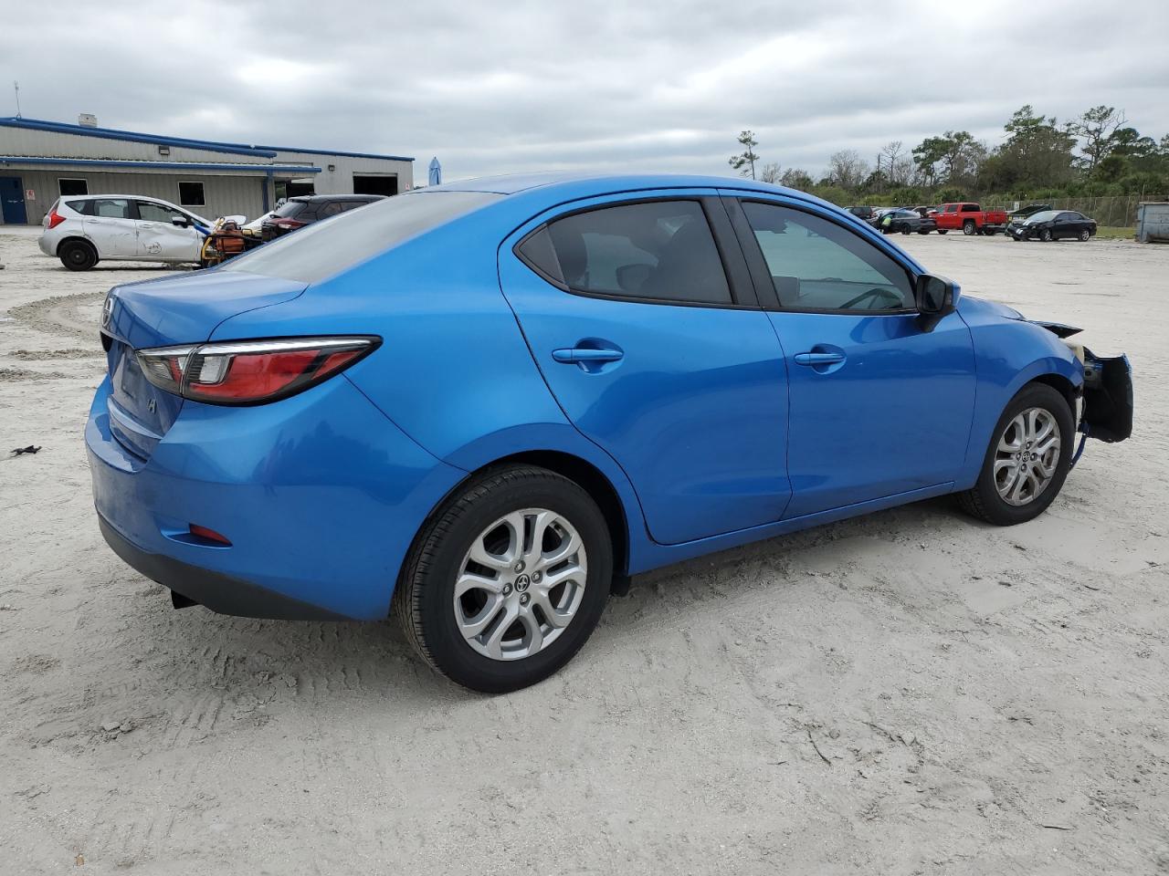 Obraz 3 z 2016 TOYOTA SCION IA  2016 z VIN 3MYDLBZVXGY136947