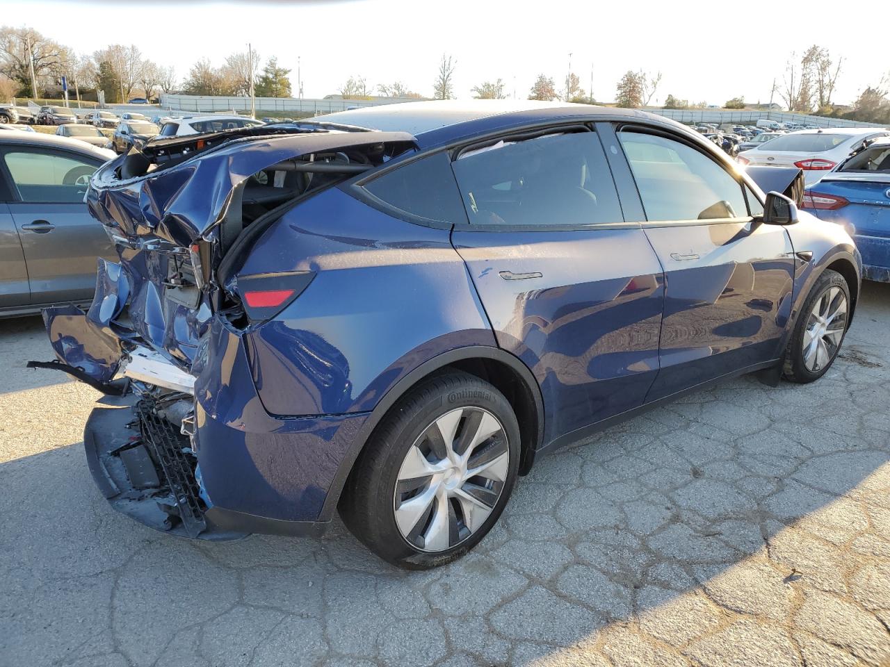 Изображение 3 2023 TESLA MODEL Y  2023 с VIN 7SAYGDEE1PF791244