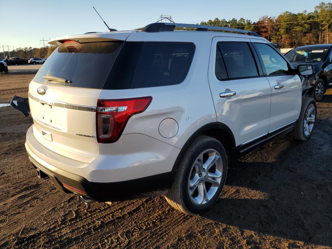 Image 3 of 2014 FORD EXPLORER LIMITED 2014 with VIN 1FM5K7F84EGC62958