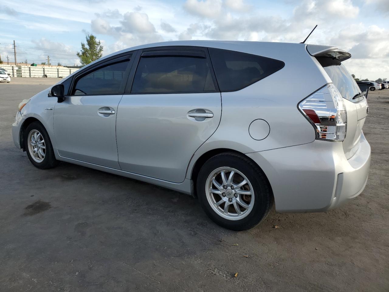 Image 2 of 2013 TOYOTA PRIUS V 2013 with VIN JTDZN3EU3D3230092