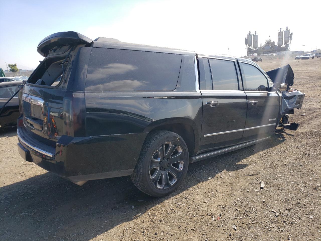 Obraz 3 z 2018 GMC YUKON XL DENALI 2018 z VIN 1GKS2HKJ1JR399915