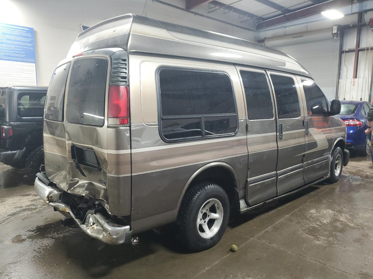 Image 3 of 1999 CHEVROLET EXPRESS G1500  1999 with VIN 1GBFG15R7X1047537