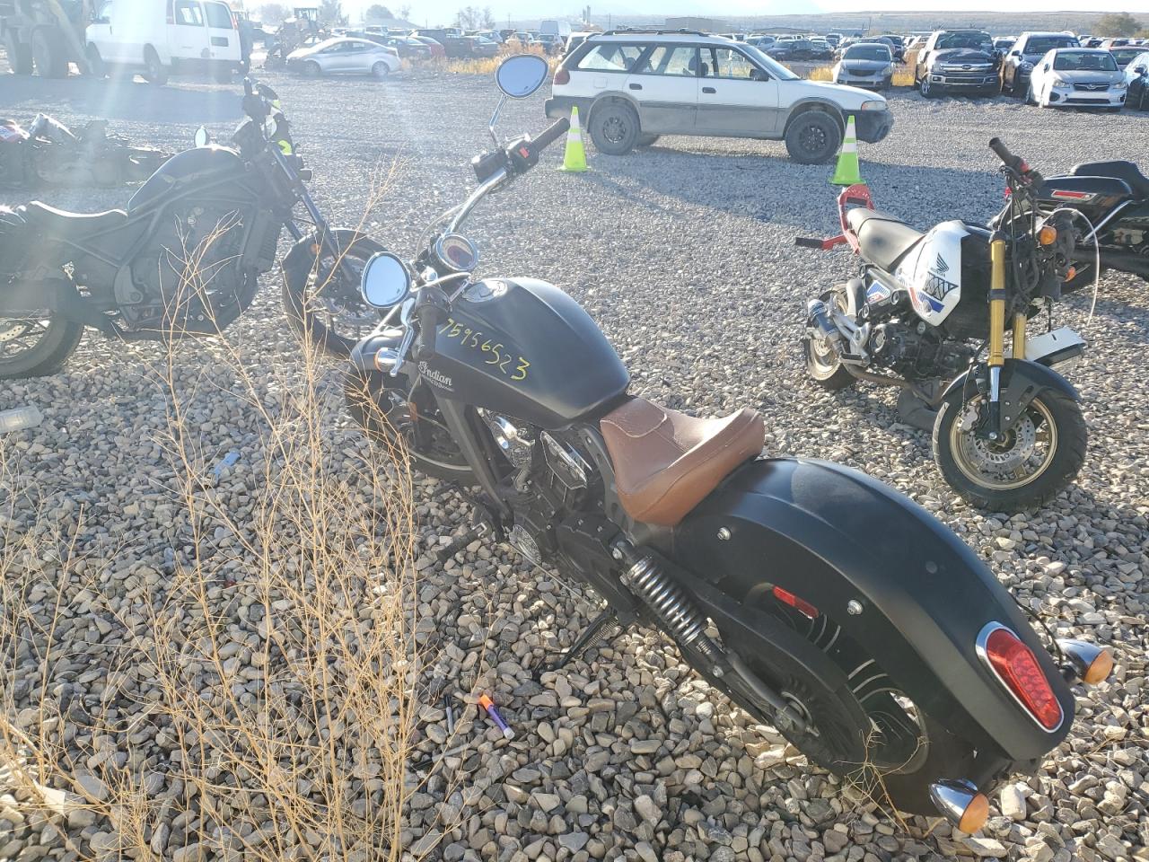 Obraz 3 z 2016 INDIAN MOTORCYCLE CO. SCOUT  2016 z VIN 56KMSB000G3112565