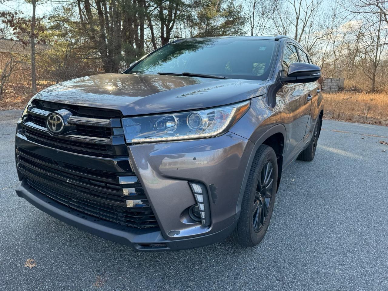 Изображение 2 2019 TOYOTA HIGHLANDER SE 2019 с VIN 5TDJZRFH7KS702196