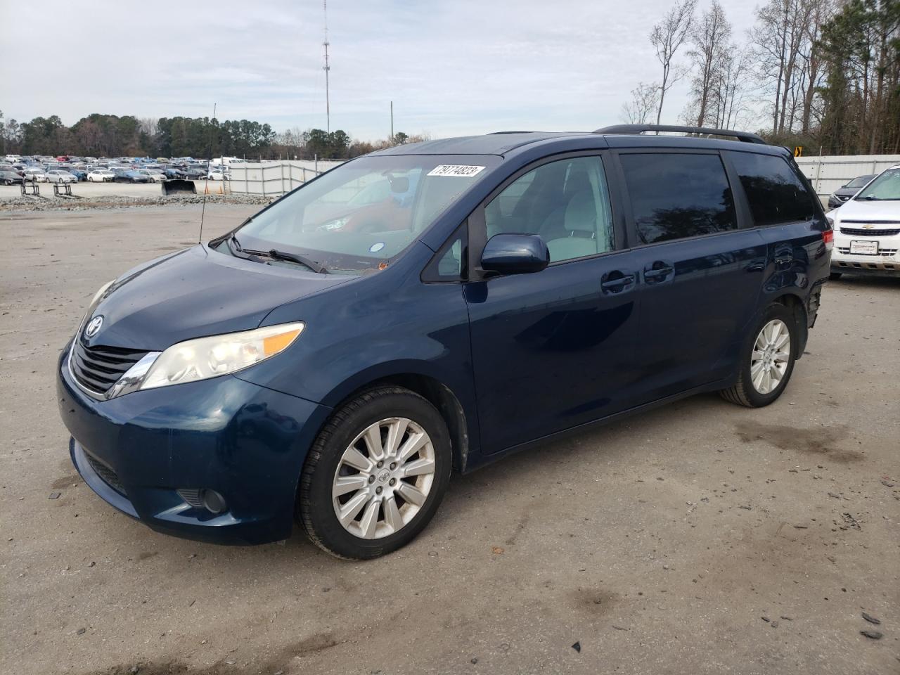 Obraz 1 z 2012 TOYOTA SIENNA LE 2012 z VIN 5TDJK3DC3CS044595