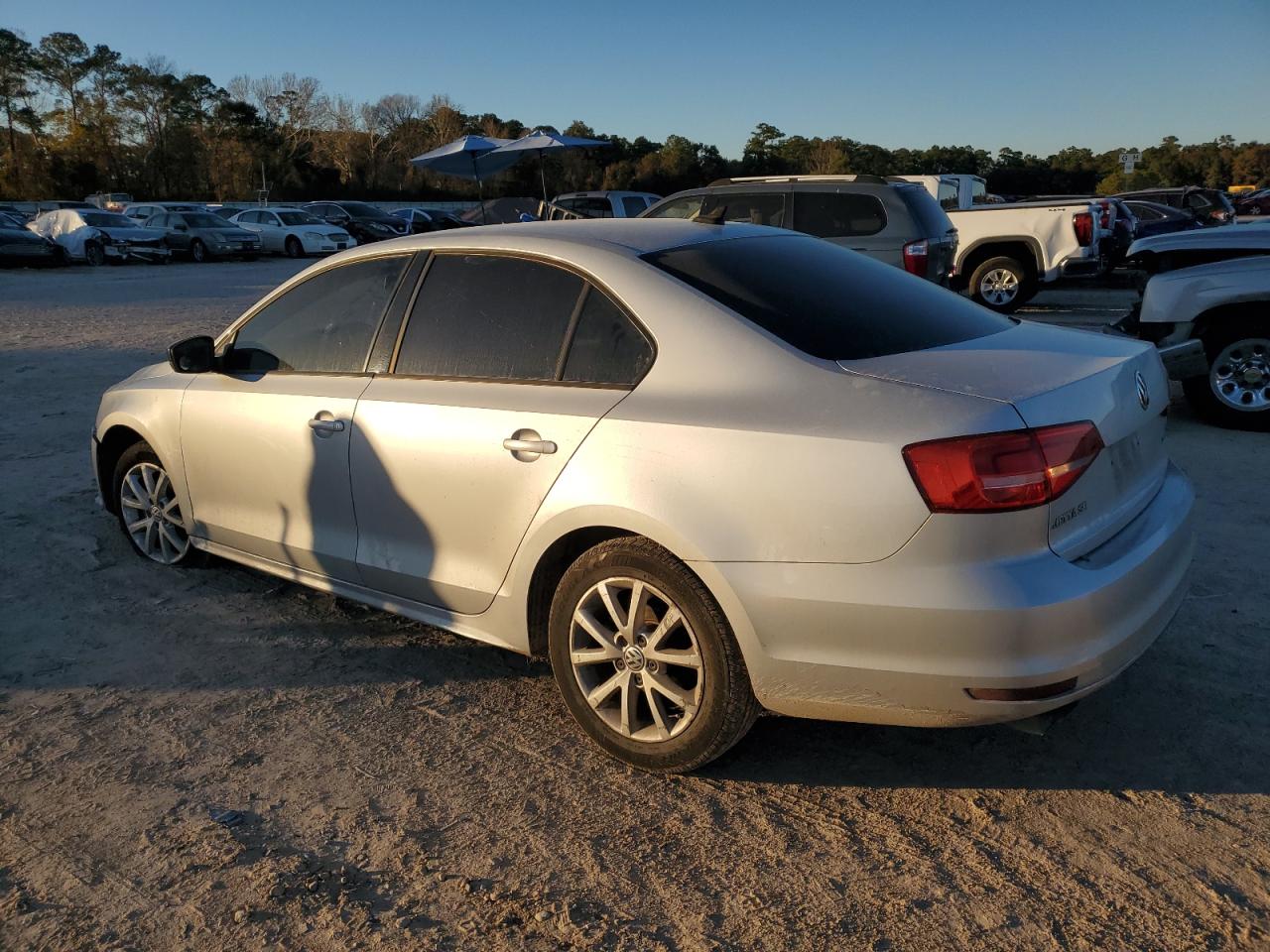 Image 2 of 2015 VOLKSWAGEN JETTA SE 2015 with VIN 3VWD17AJ0FM265373