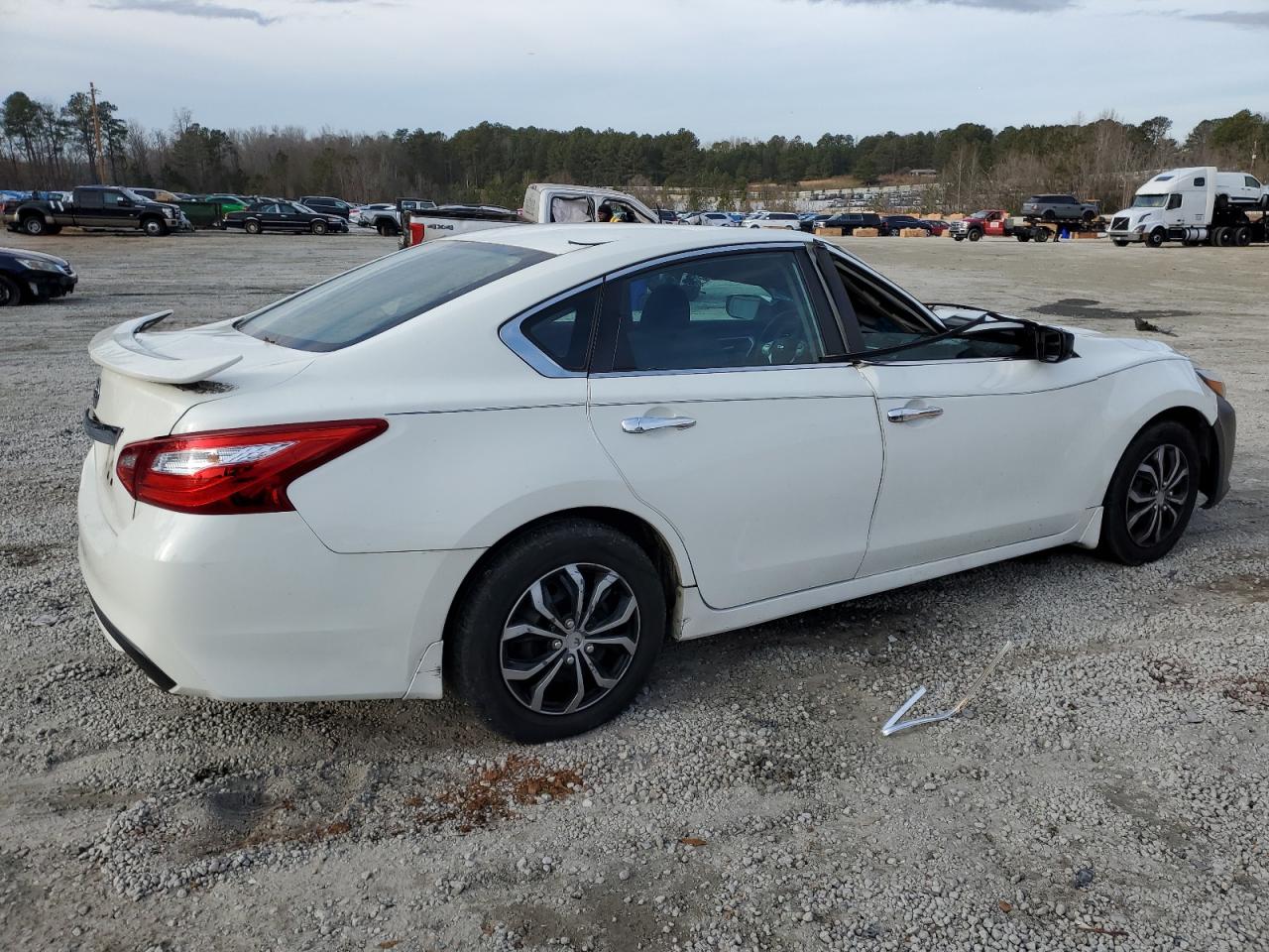 Obraz 3 z 2017 NISSAN ALTIMA 2.5 2017 z VIN 1N4AL3AP3HC487512