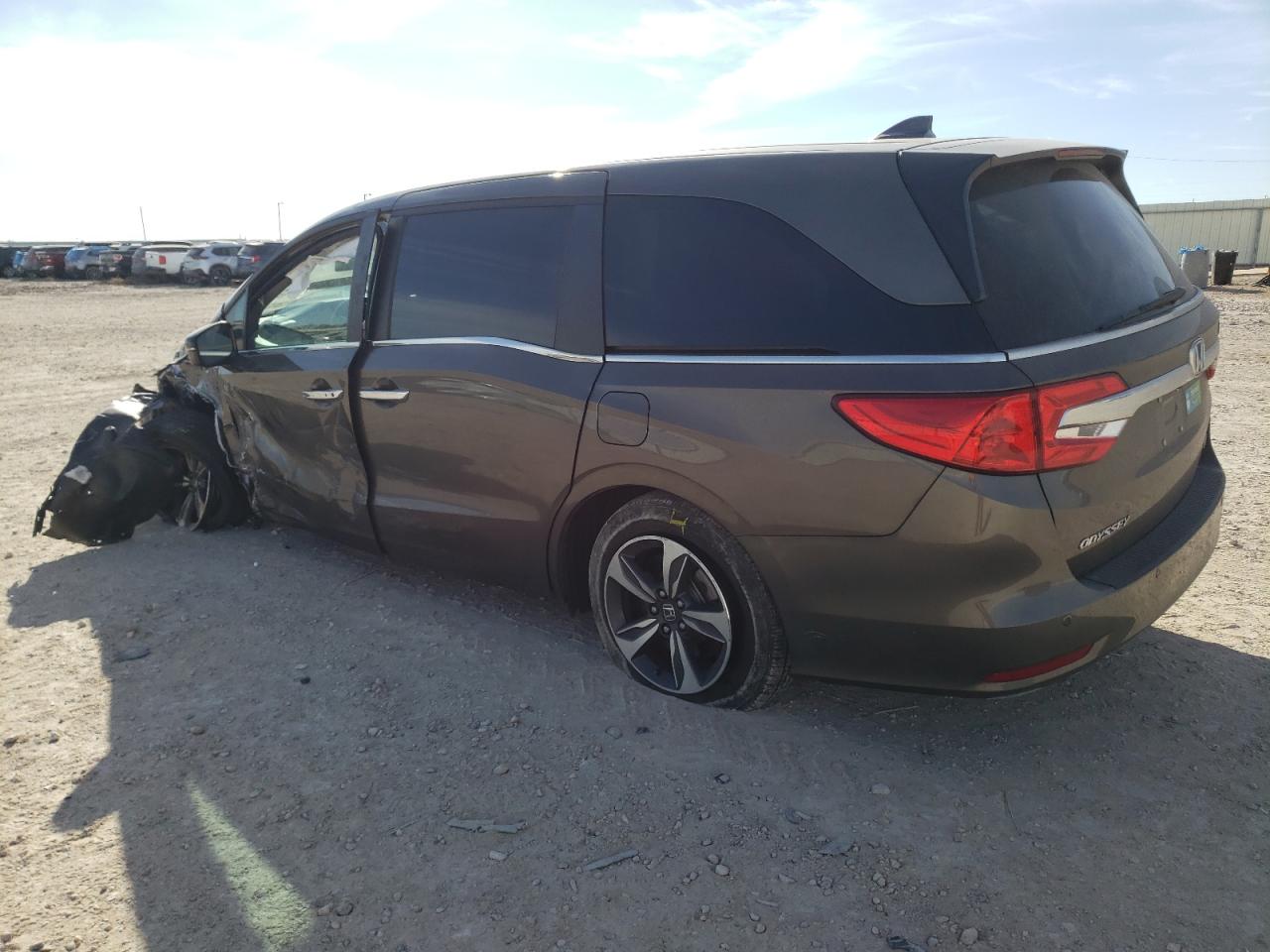 Image 2 of 2018 HONDA ODYSSEY TOURING 2018 with VIN 5FNRL6H86JB076112