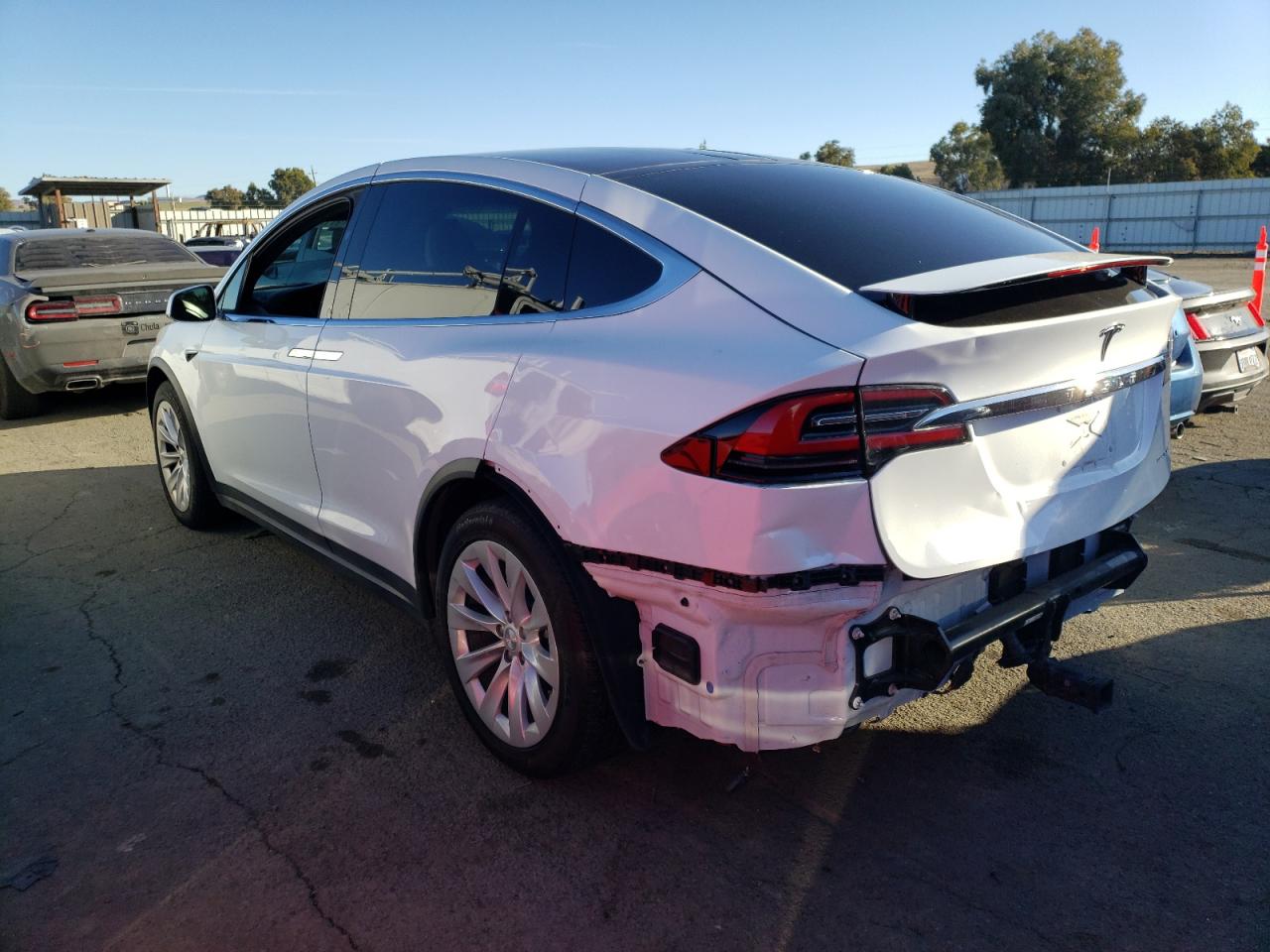 Obraz 2 z 2021 TESLA MODEL X  2021 z VIN 5YJXCAE28MF319319