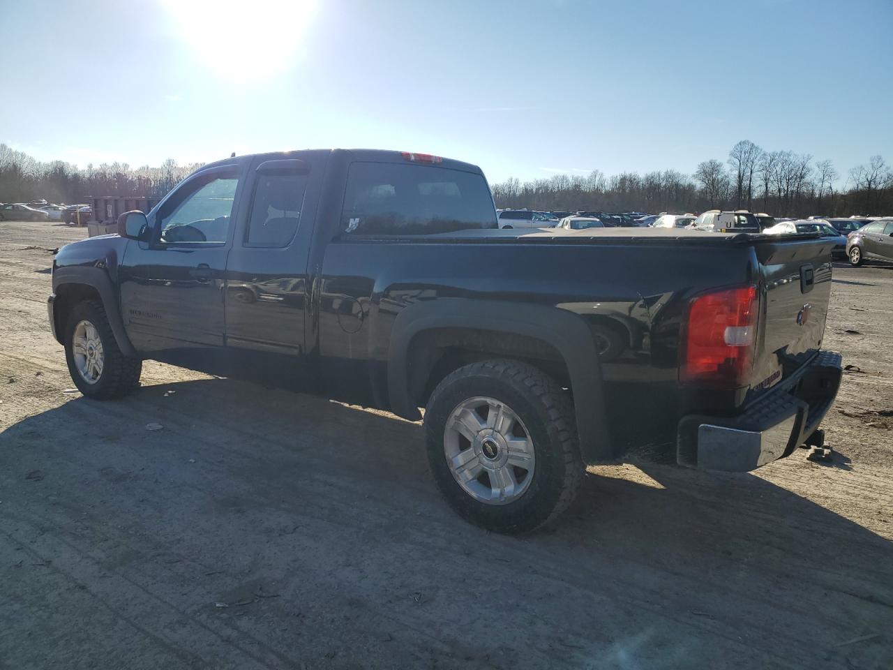 Image 2 of 2009 CHEVROLET SILVERADO K1500 LT 2009 with VIN 1GCEK29049Z274325