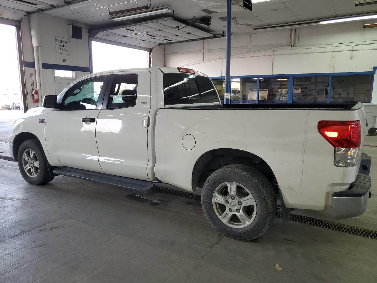 Obraz 2 z Toyota Tundra Double Cab Sr5 2012 z VIN 5TFUW5F10CX240450