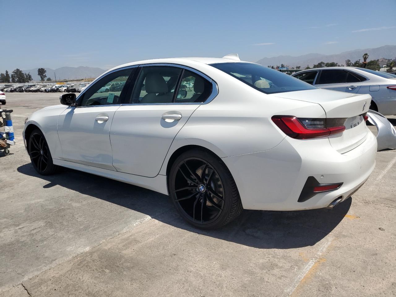 Image 2 of Bmw 330I 2022 with VIN 3MW5R1J03N8C44073