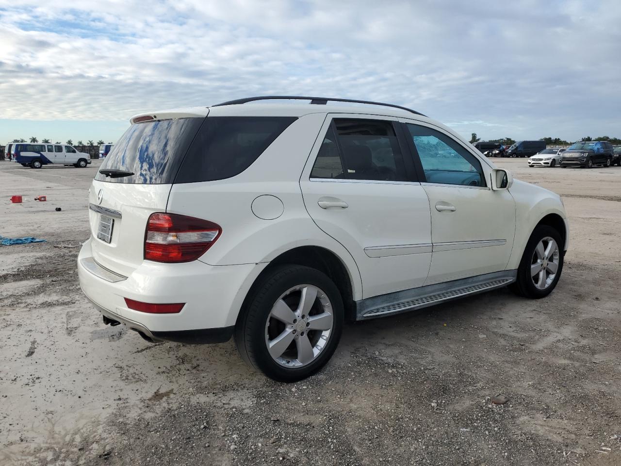 Obraz 3 z 2010 MERCEDES-BENZ ML 350 2010 z VIN 4JGBB5GB1AA553674