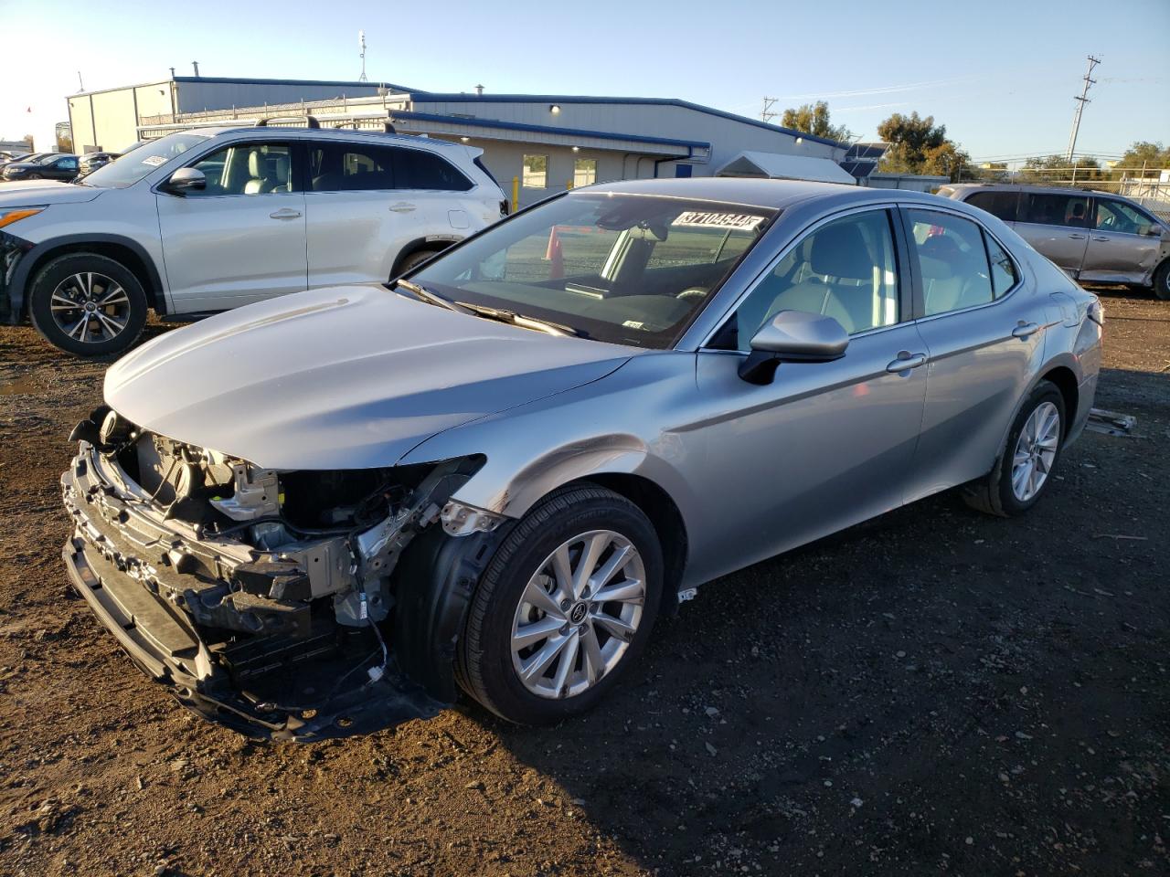 Obraz 1 z 2023 TOYOTA CAMRY LE 2023 z VIN 4T1C11AK0PU176769
