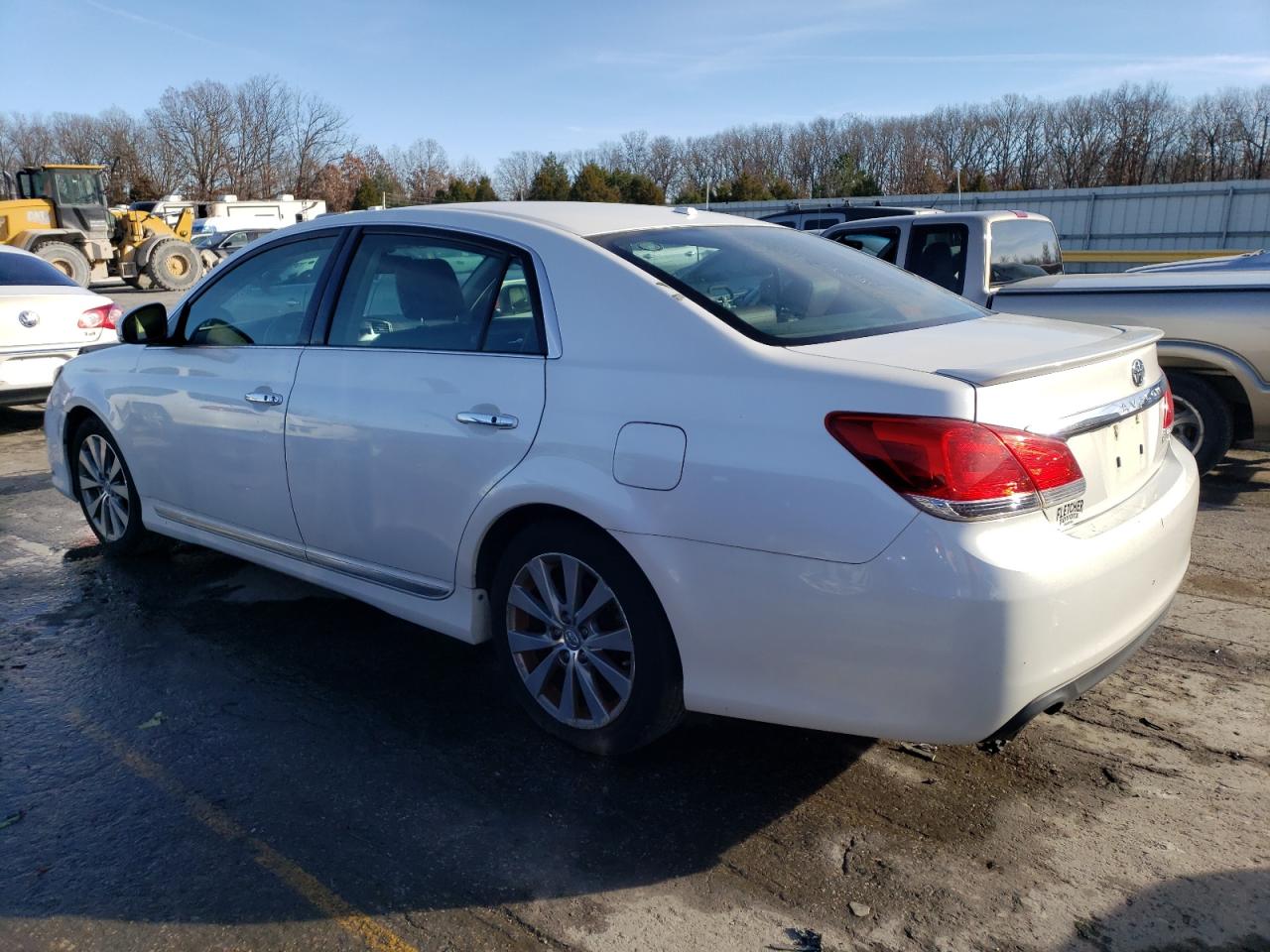 Image 2 of 2011 TOYOTA AVALON BASE 2011 with VIN 4T1BK3DB8BU421469