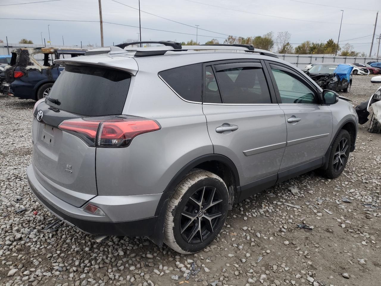 Image 3 of 2018 TOYOTA RAV4 SE 2018 with VIN 2T3JFREVXJW747940