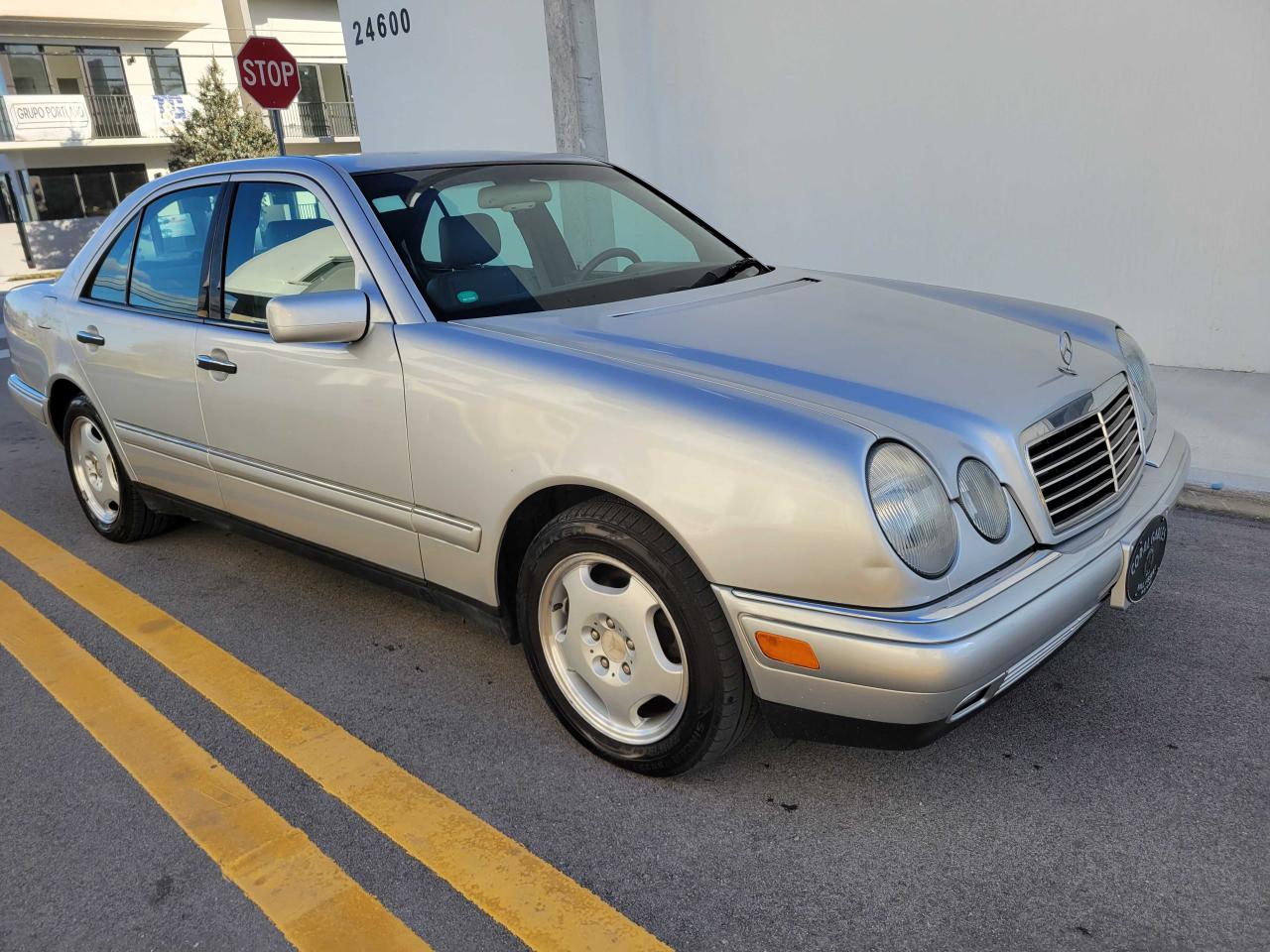 Image 1 of 1997 MERCEDES-BENZ E 420 1997 with VIN WDBJF72F5VA280253