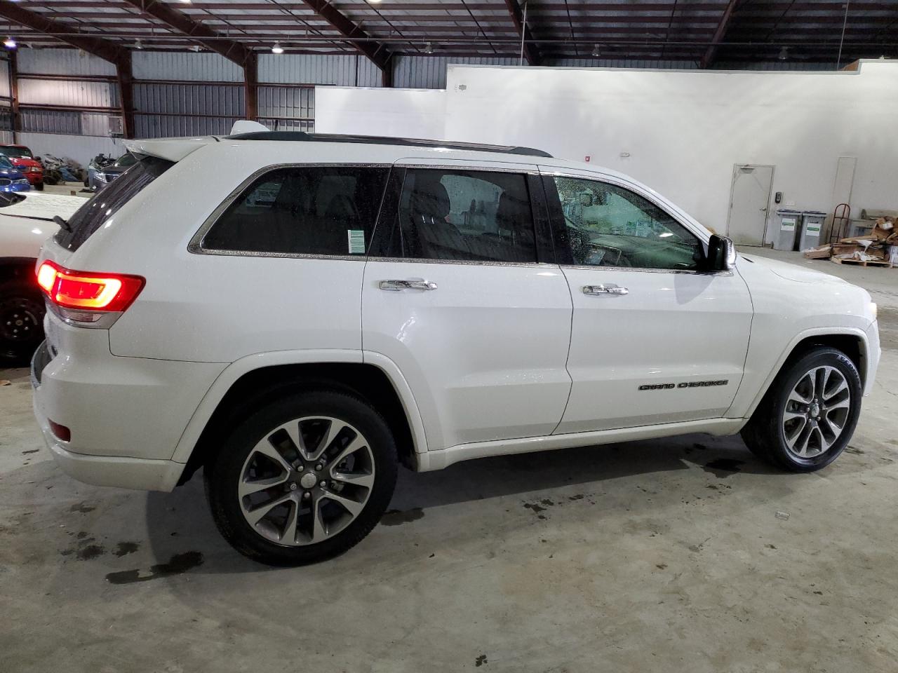 Image 3 of 2017 JEEP GRAND CHEROKEE OVERLAND 2017 with VIN 1C4RJECG8HC696448