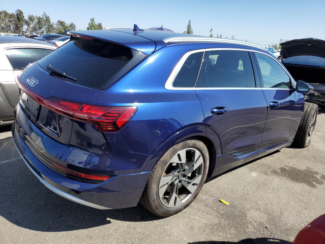 Obraz 3 z 2022 AUDI E-TRON PREMIUM 2022 z VIN WA1AAAGE2NB019227