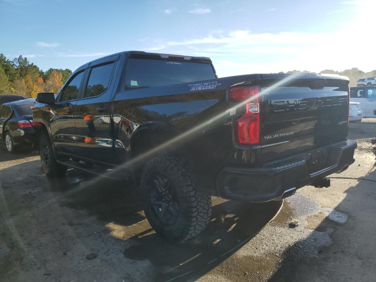 Image 2 of 2021 CHEVROLET SILVERADO K1500 TRAIL BOSS CUSTOM 2021 with VIN 3GCPYCEF6MG123017