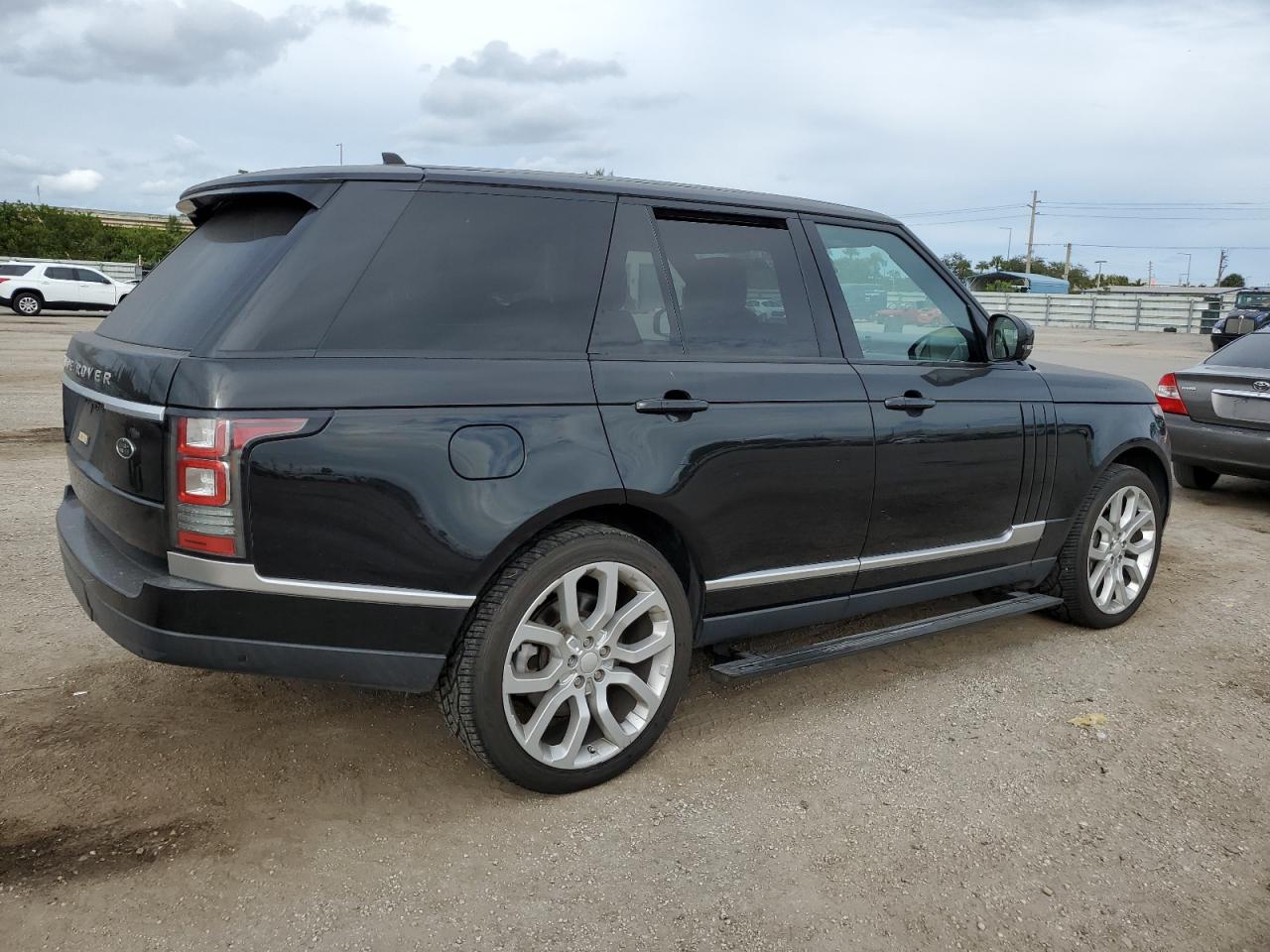 Image 3 of 2015 LAND ROVER RANGE ROVER SUPERCHARGED 2015 with VIN SALGS2TF1FA240478