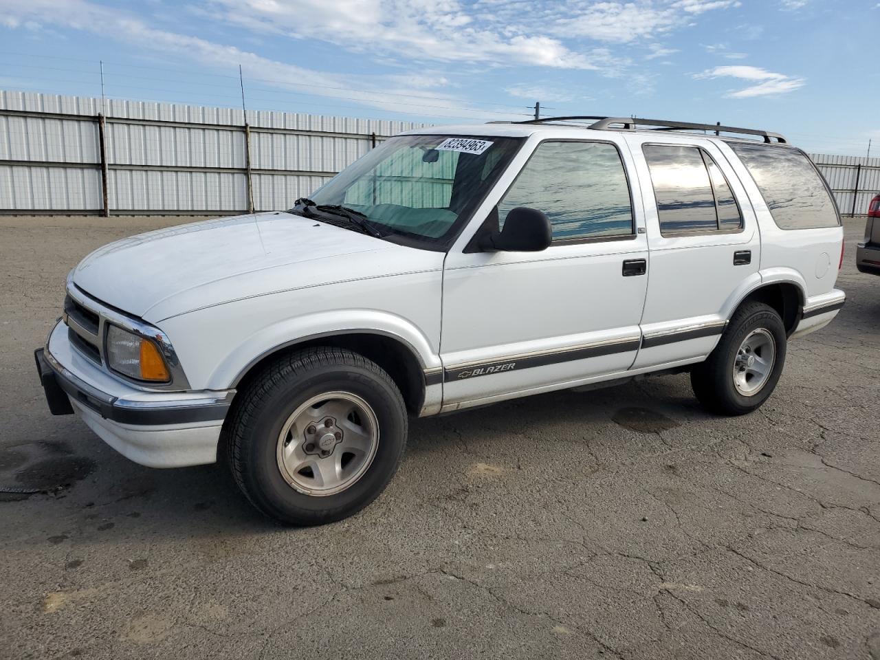 Image 1 of 1996 CHEVROLET BLAZER  1996 with VIN 1GNCS13W8T2152721