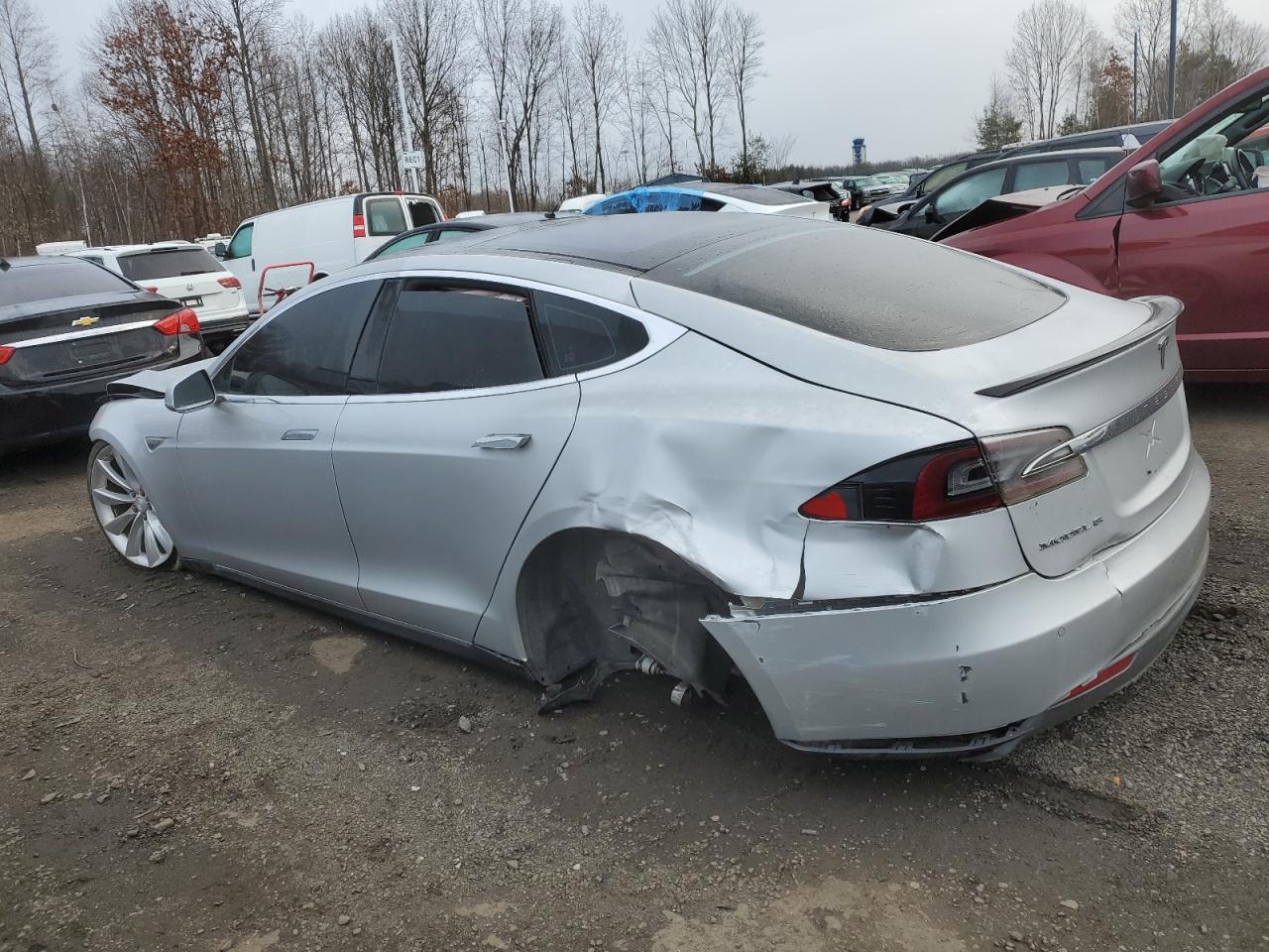 Obraz 2 z 2013 TESLA MODEL S  2013 z VIN 5YJSA1CP1DFP21116