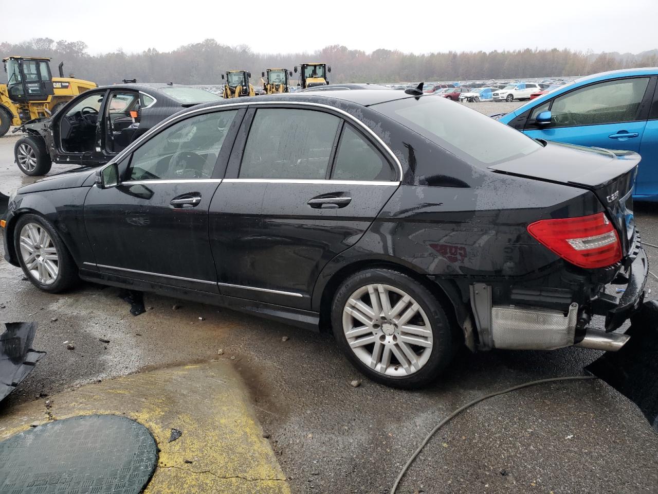 Obraz 2 z 2014 MERCEDES-BENZ C 250 2014 z VIN WDDGF4HB3EA942321