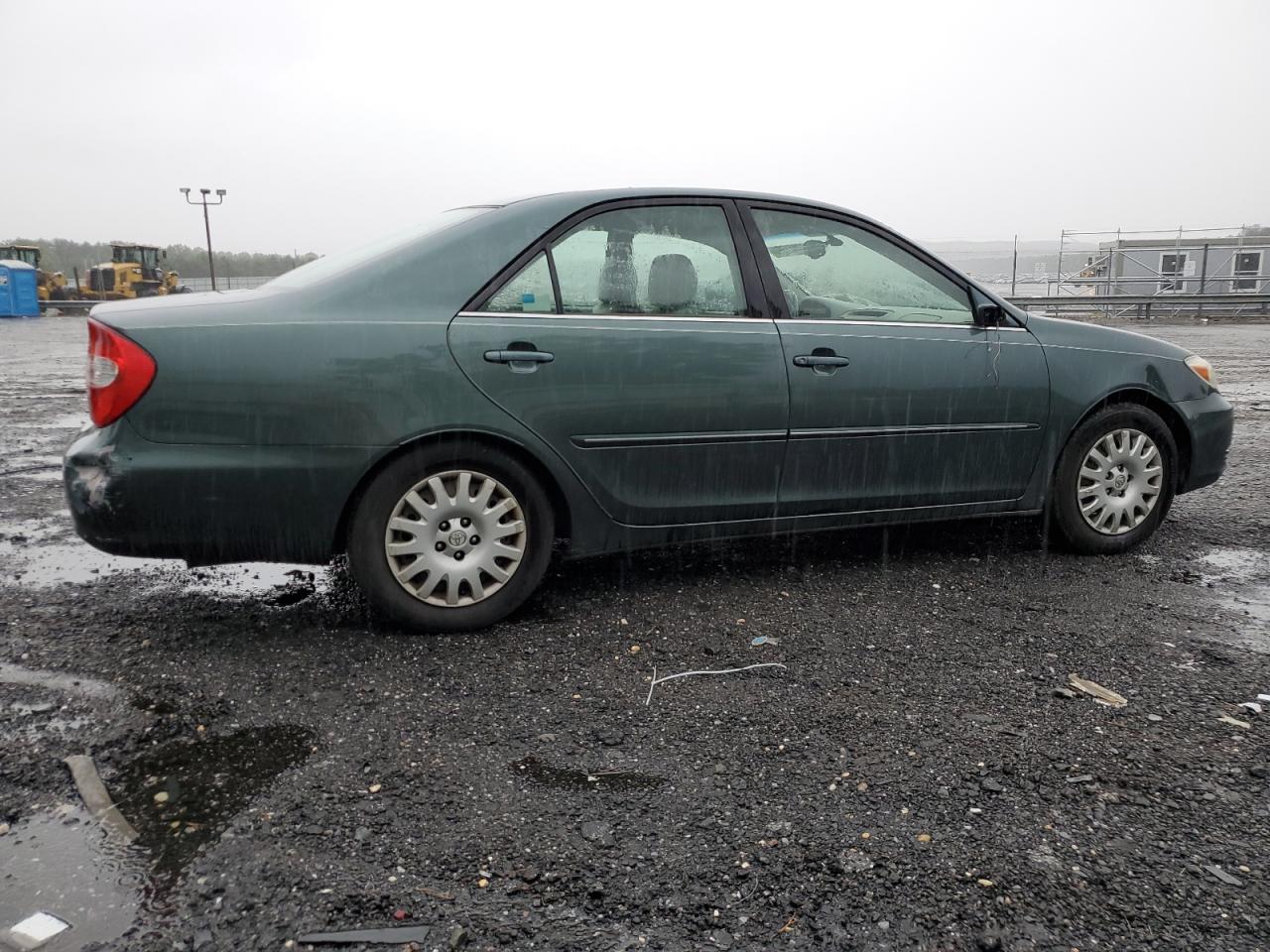 Image 3 of 2002 TOYOTA CAMRY LE 2002 with VIN JTDBE30K620010239