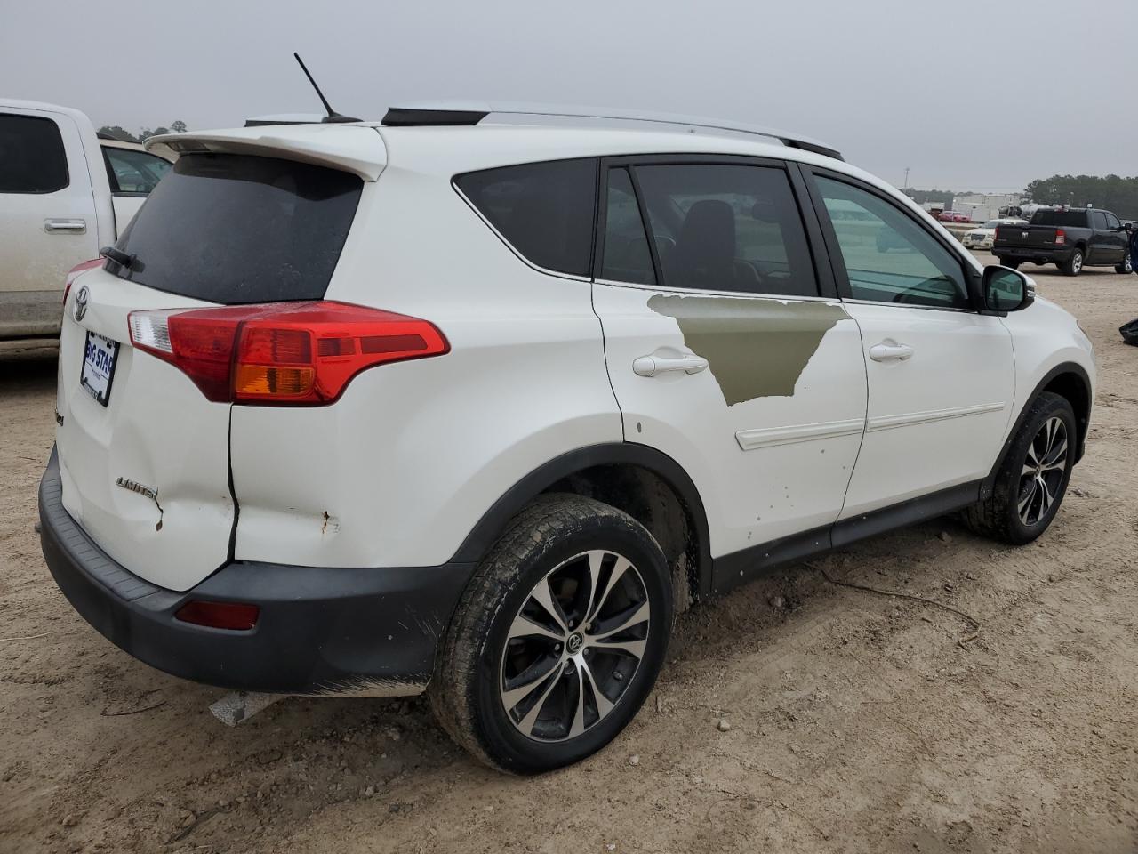 Изображение 3 2015 TOYOTA RAV4 LIMITED 2015 с VIN 2T3YFREV2FW142042