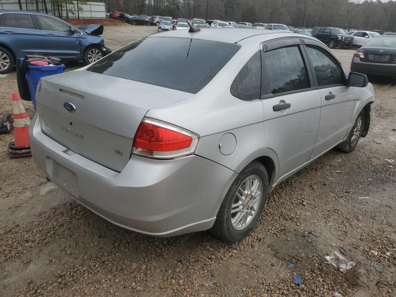 Image 3 of 2009 FORD FOCUS SE 2009 with VIN 1FAHP35N29W215609