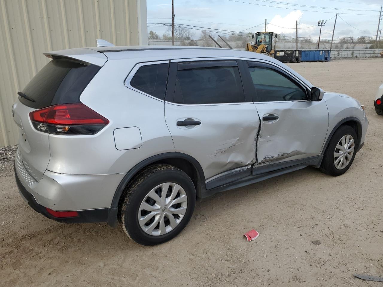 Image 3 of 2018 NISSAN ROGUE S 2018 with VIN KNMAT2MT0JP607052