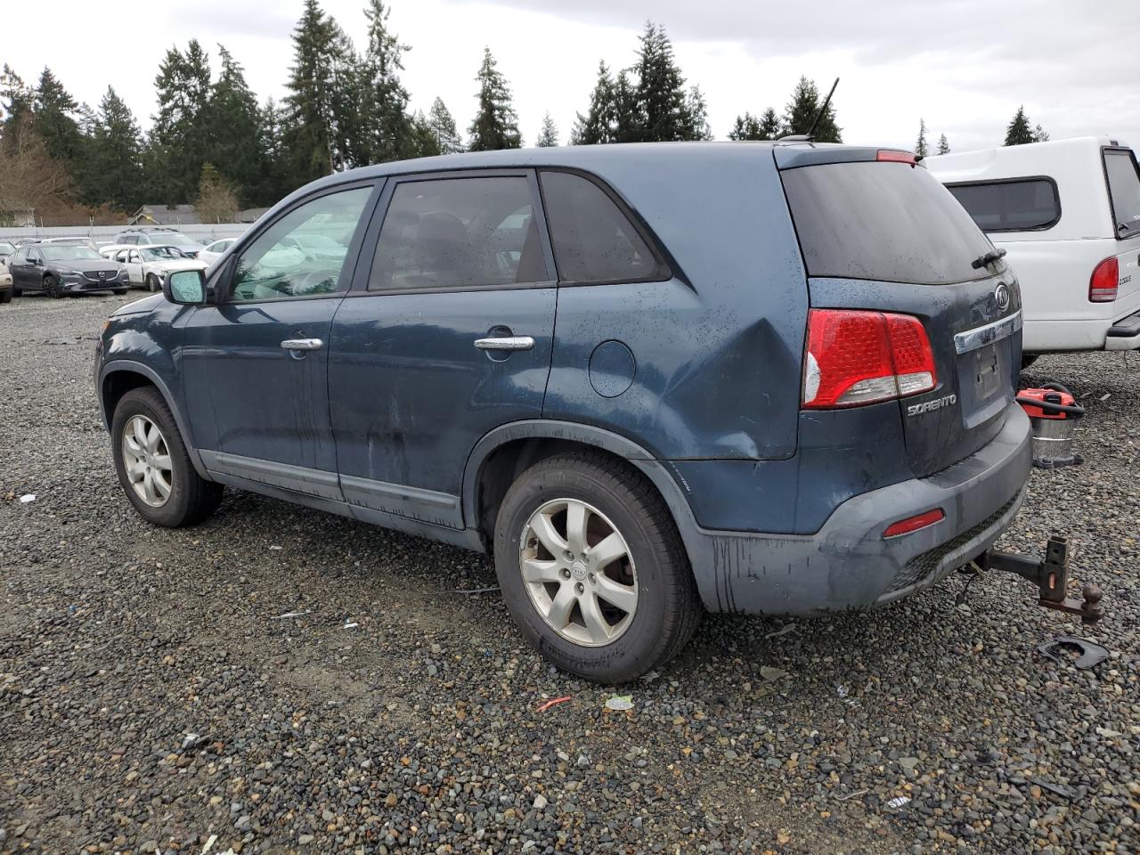 Изображение 2 2011 KIA SORENTO BASE 2011 с VIN 5XYKT3A17BG008800
