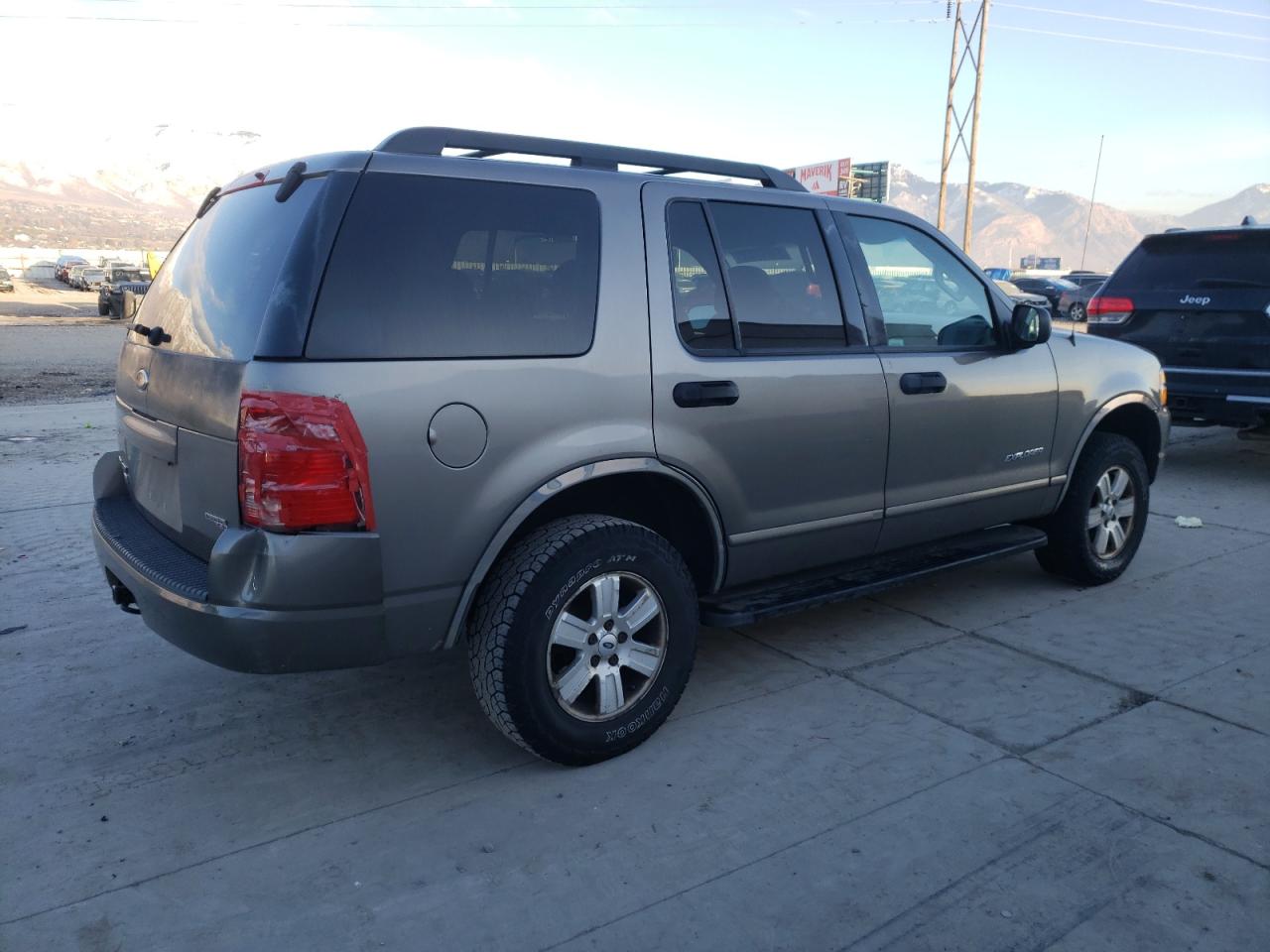 Image 3 of 2005 FORD EXPLORER XLT 2005 with VIN 1FMZU73E95ZA62104