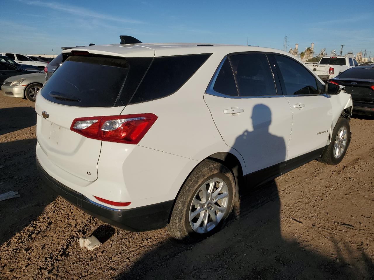 Image 3 of 2019 CHEVROLET EQUINOX LT 2019 with VIN 2GNAXKEV0K6231207