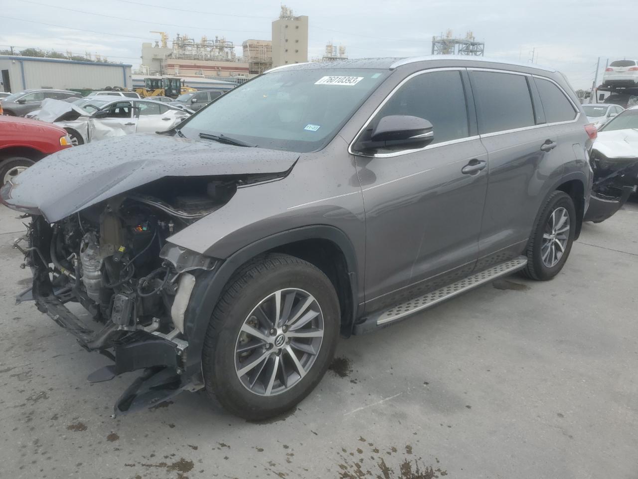 Image 1 of 2018 TOYOTA HIGHLANDER SE 2018 with VIN 5TDKZRFH6JS544792