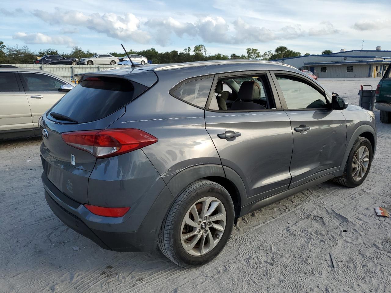 Obraz 3 z 2016 HYUNDAI TUCSON LIMITED 2016 z VIN KM8J33A41GU205825