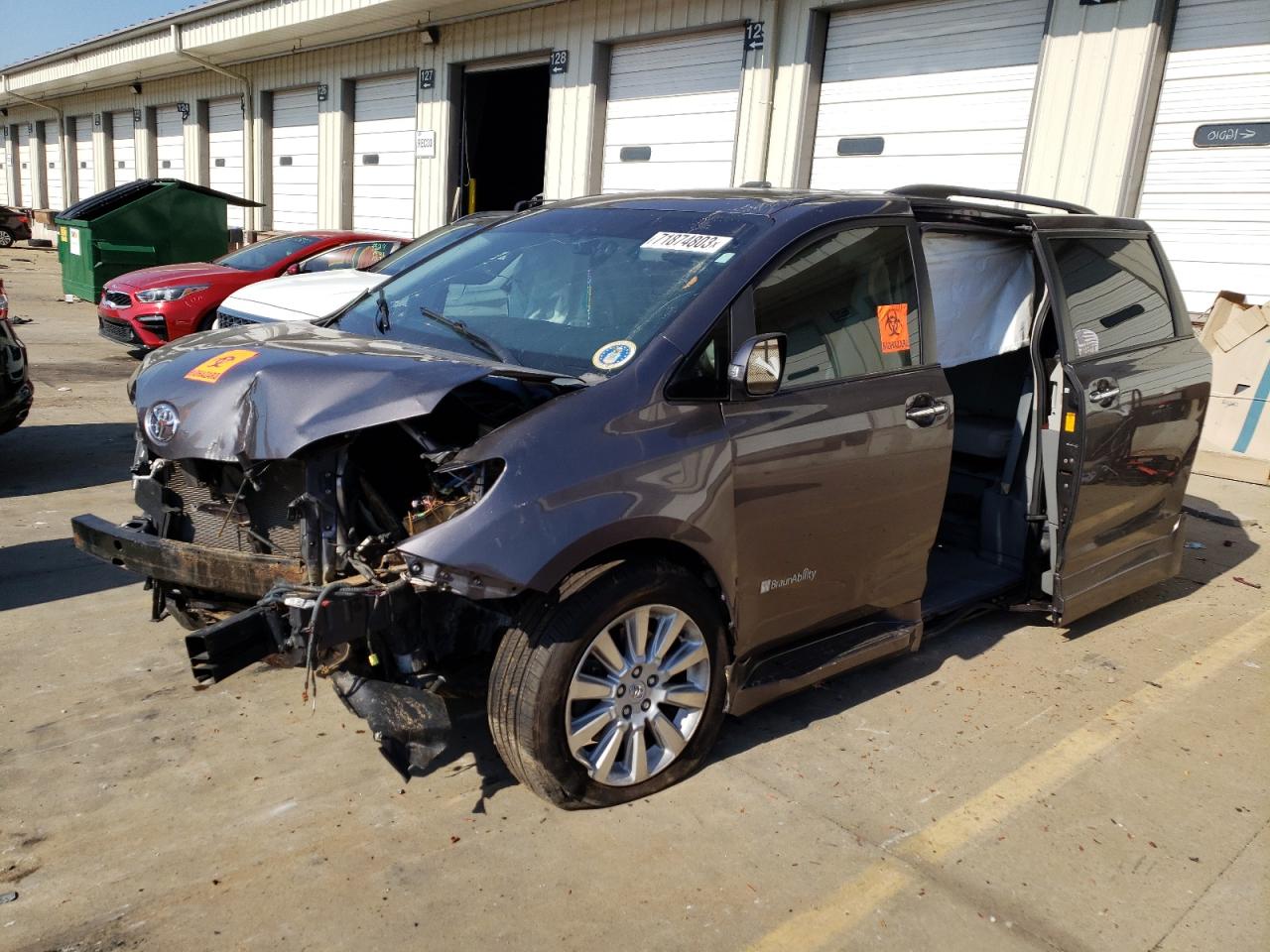 2013 TOYOTA SIENNA XLE 2013 image