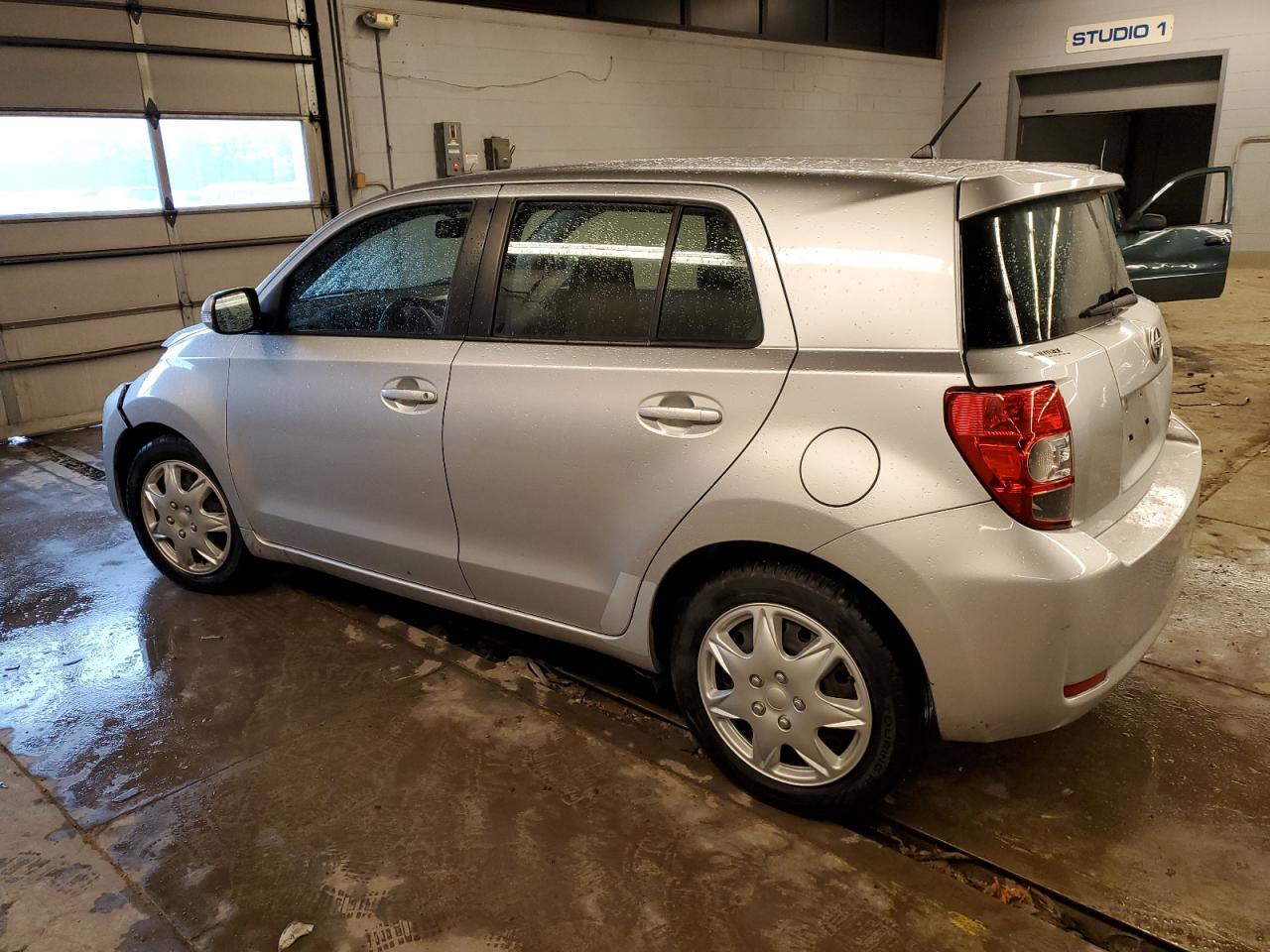 Изображение 2 2011 TOYOTA SCION XD  2011 с VIN JTKKU4B43B1013335